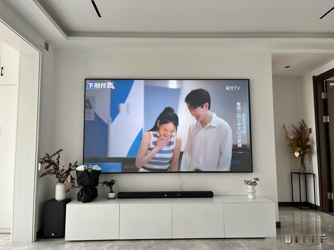 谁说白天投影仪不好用 ？
有些人真的懂点东西要不完了

你让一个200流明的投影