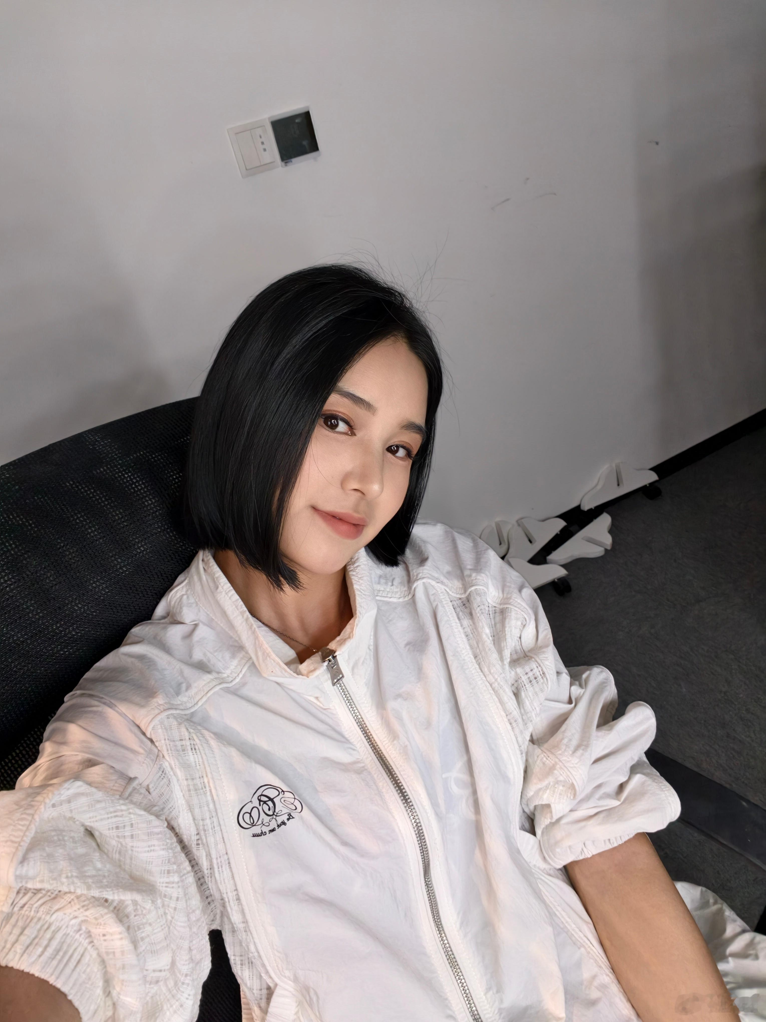 妆不能白化，化了就得自拍[握手] ​​​