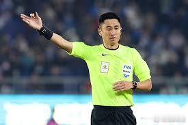 国足缺席世界杯，裁判撑起中国足球排面，网友：别样主场太心酸2026美加墨世界杯赛