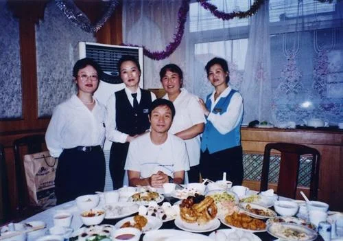 因为2002年5月11日，张国荣来过护国寺小吃