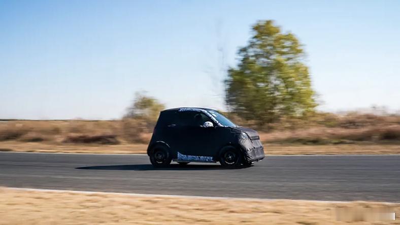 smart精灵2号，电动的smart for two，已经开始测试了！这个伪装车