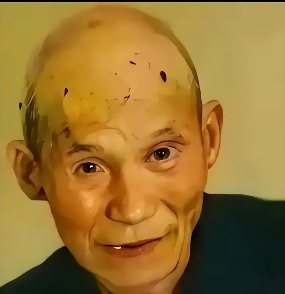 他死死攥着狱警的手，不肯松开，嘴唇哆嗦着说了一句让在场所有人愣住的话：“我不想出