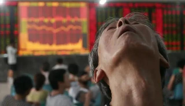 告诉大家一个秘密！
情绪控制不好的人别入股市，昨天股民还喜气洋洋，今天就跌入低谷