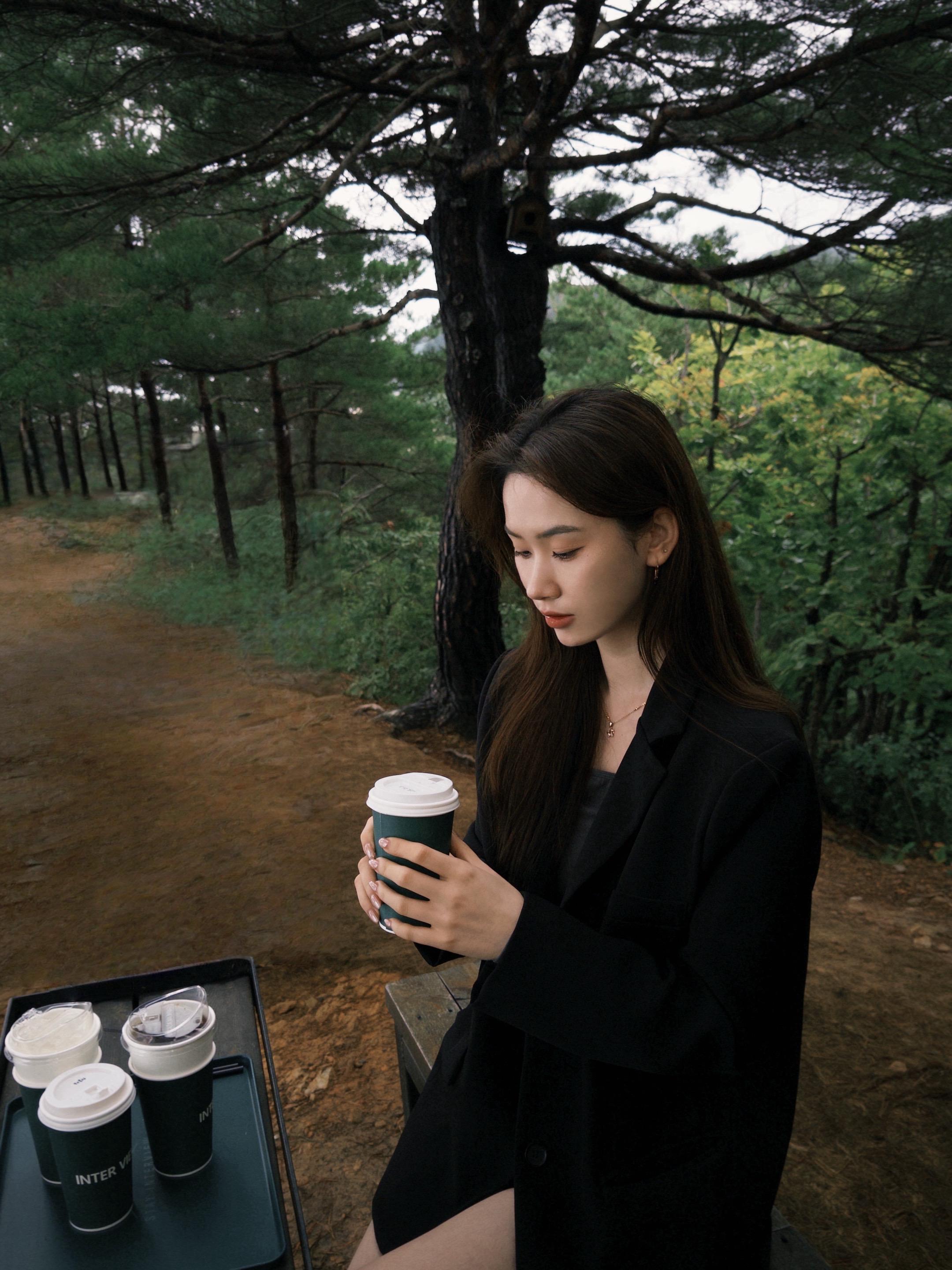 冷的咖啡,我清醒着, 一再续杯