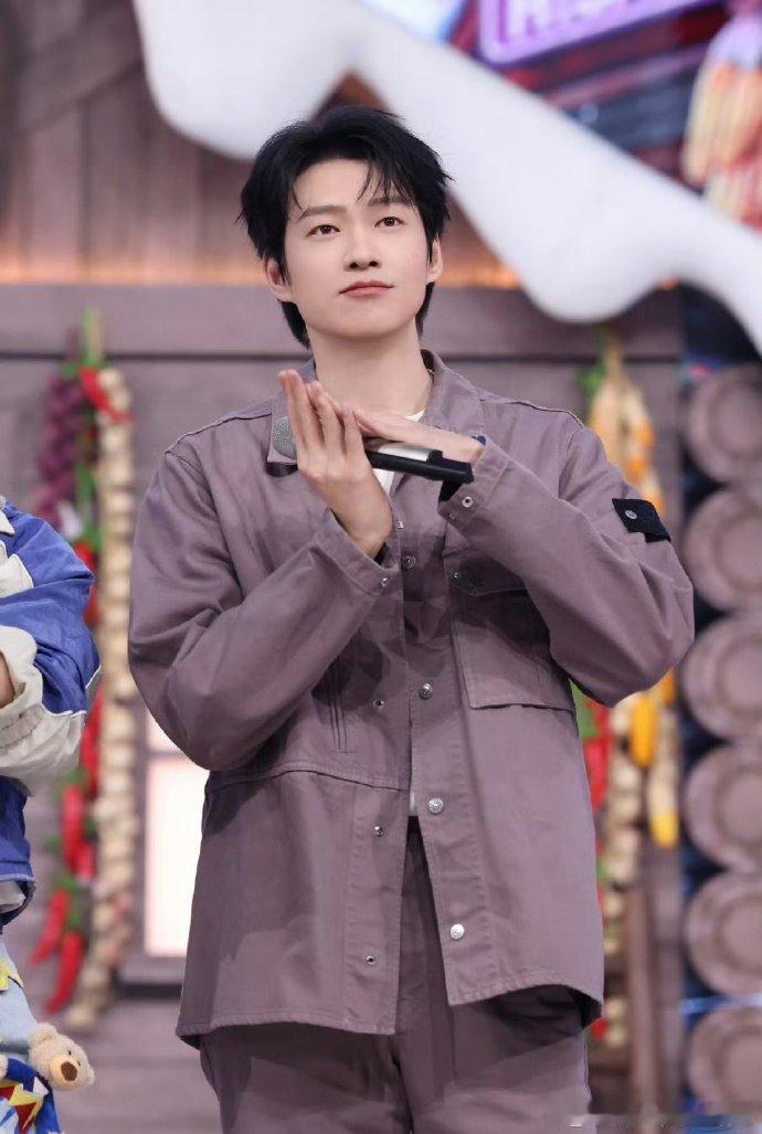 魏大勋杨迪复制粘贴跳Disco魏大勋杨迪太会跳，Disco 同步率超高，卡点精准