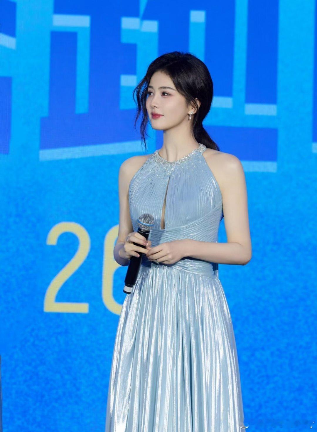 白鹿见面会抢票白鹿演唱会秒空！大麦出战报，首次预售开票前预约人数破36万🍍🔥