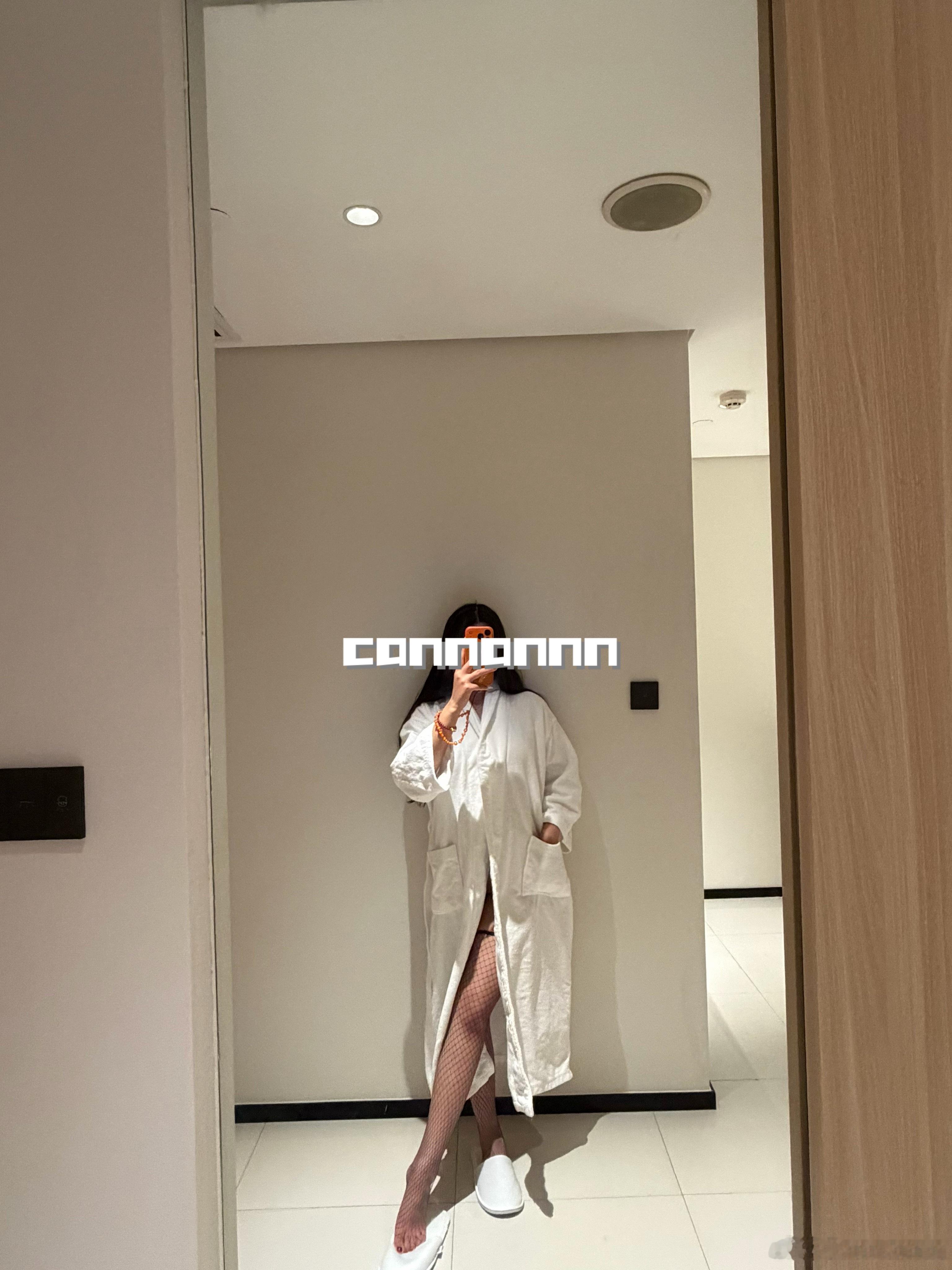 人闲下来就是会复盘之前的事刚刚抽烟的时候就在想之前的一段感情其实我早就感觉出不对