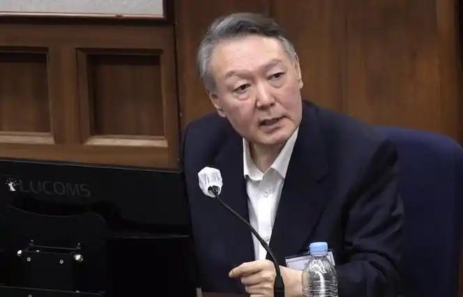 当地时间4月29日下午，韩国首尔高等法院对前总统尹锡悦涉嫌在紧急戒严期间动用总统