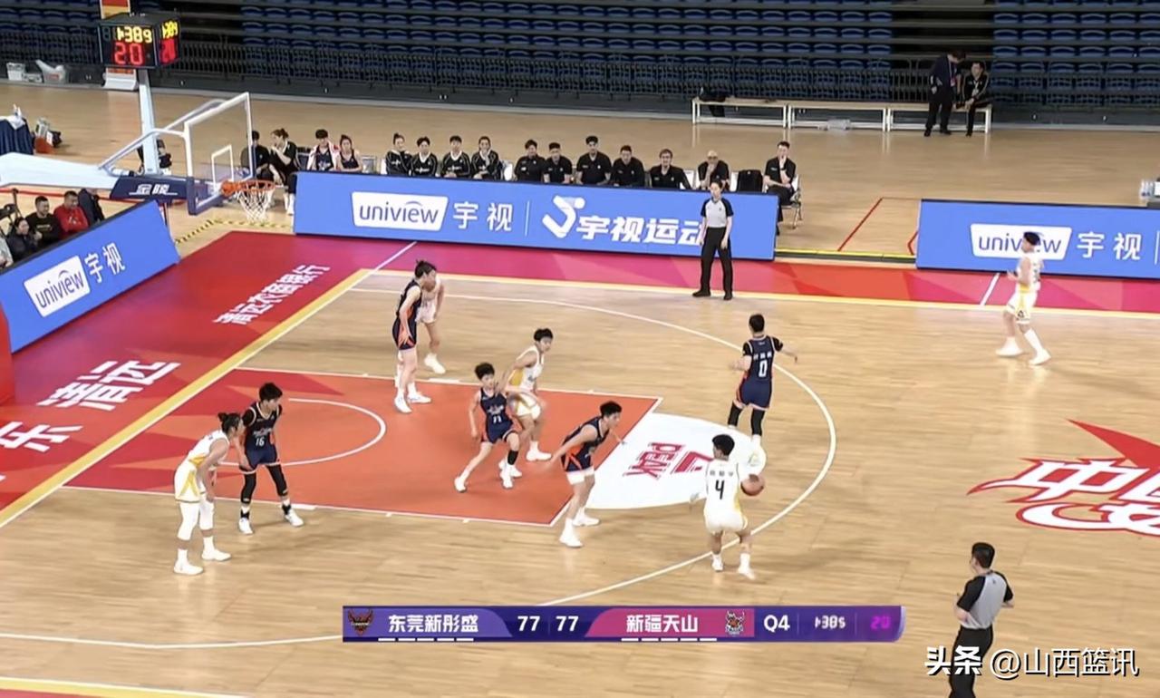 武桐桐王雪檬联手，加时击败广东女篮！WCBA俱乐部杯新疆与广东女篮又打完一场比赛