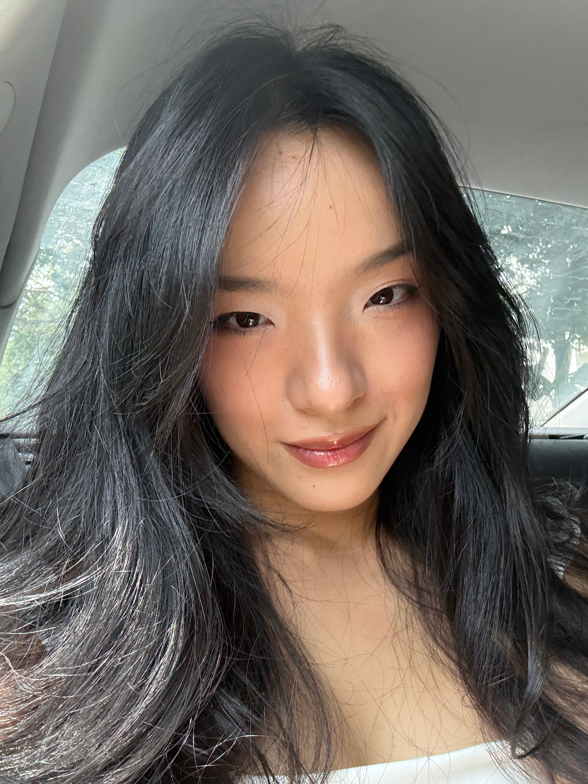 换了新手机之后确实自拍有点眉清目秀了，虽然常用的还是没换，就是这么念旧 