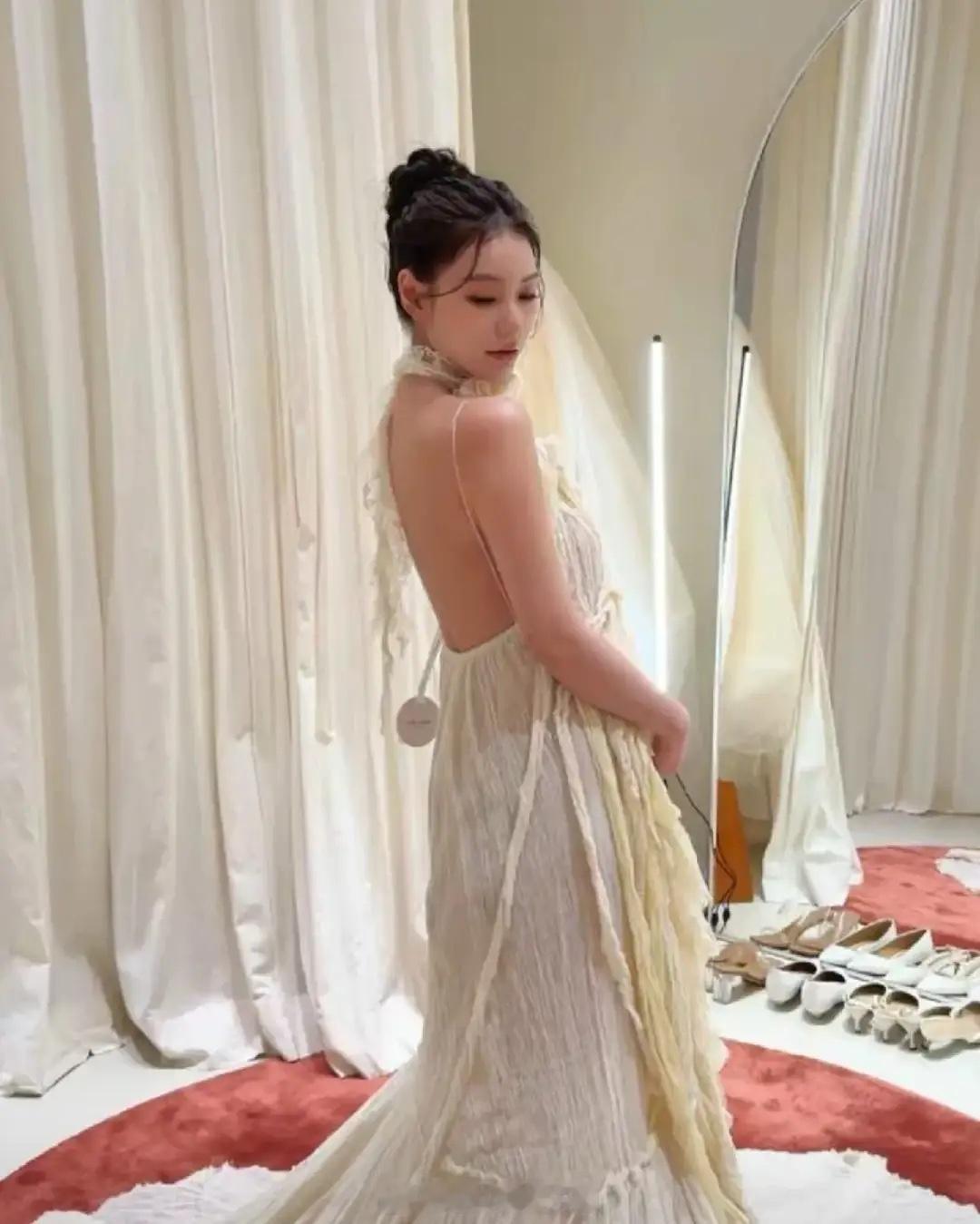 汪小菲陪马筱梅孕妇照！四肢纤细状态超级美，张兰在家带孙子孙女！ 