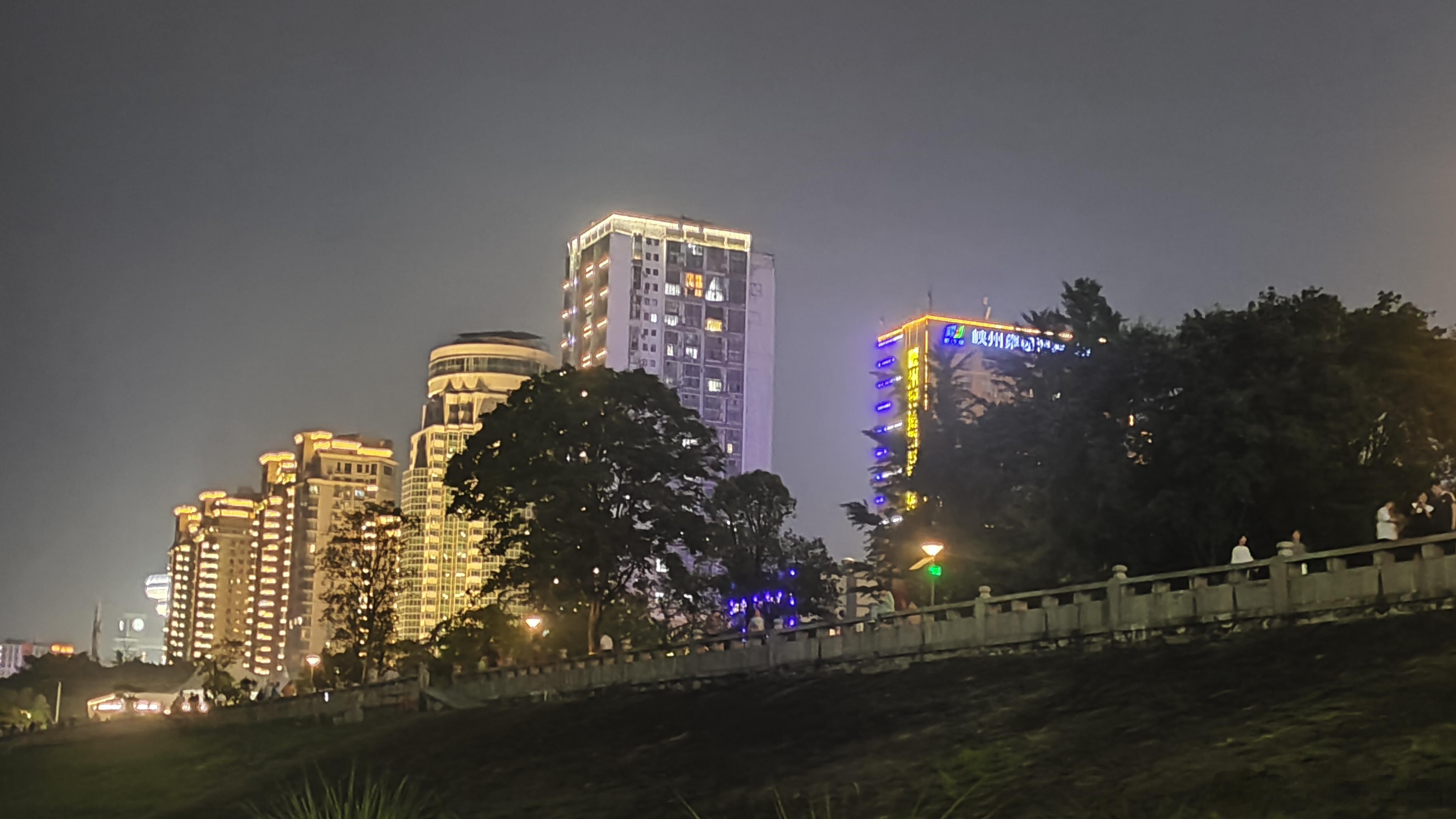 晚安你已连续晚安问候2149天。心本来就不大，别什么都装进去，好的藏在心底，坏的