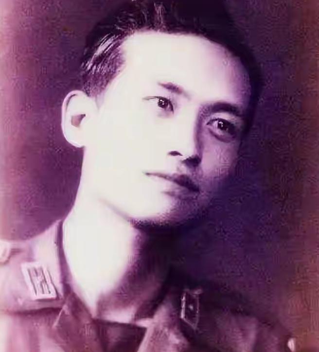 1947年，国军少校被俘，面对审问，他看了一眼连长，淡定地说："同志，你级别太低