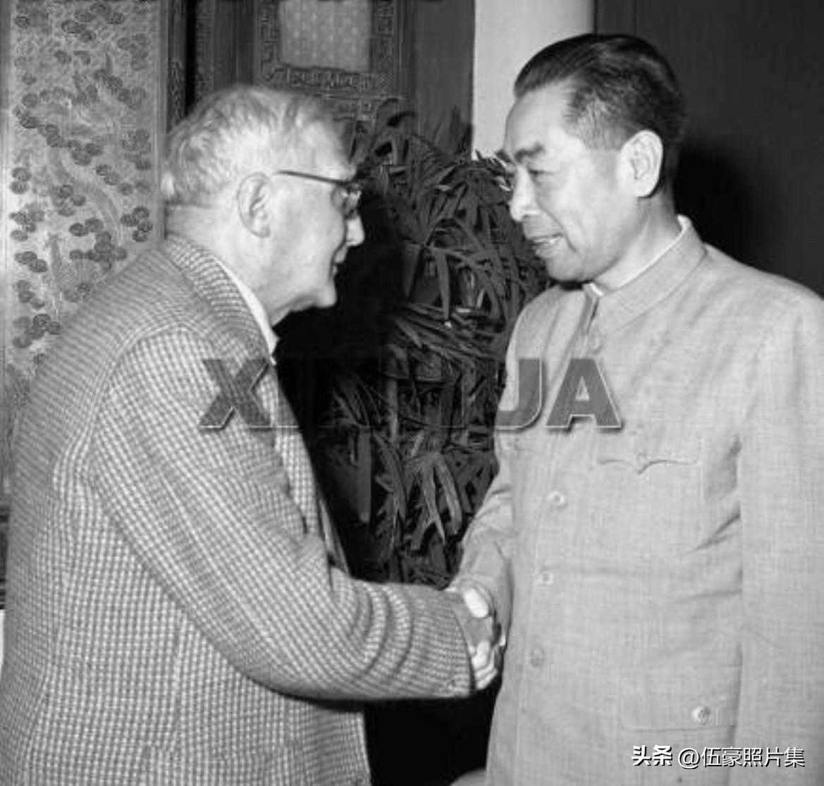 1956年6月1日，周恩来总理会见比利时文化代表团。周恩来总理在日内瓦会议（19