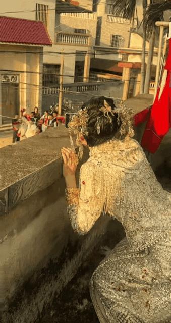 新郎都到家门口了，新娘子你就不能矜持点吗？