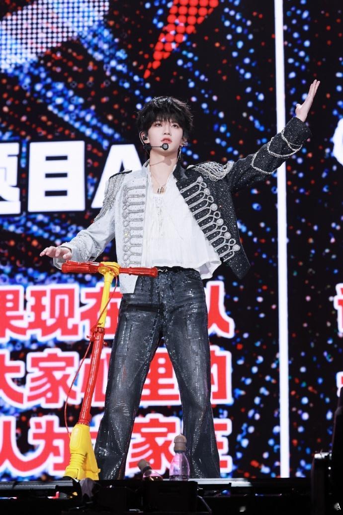 穆祉丞发博回应演唱会哭了穆祉丞坦言感性了一把看完他的回应瞬间心软，积压的忐忑不安