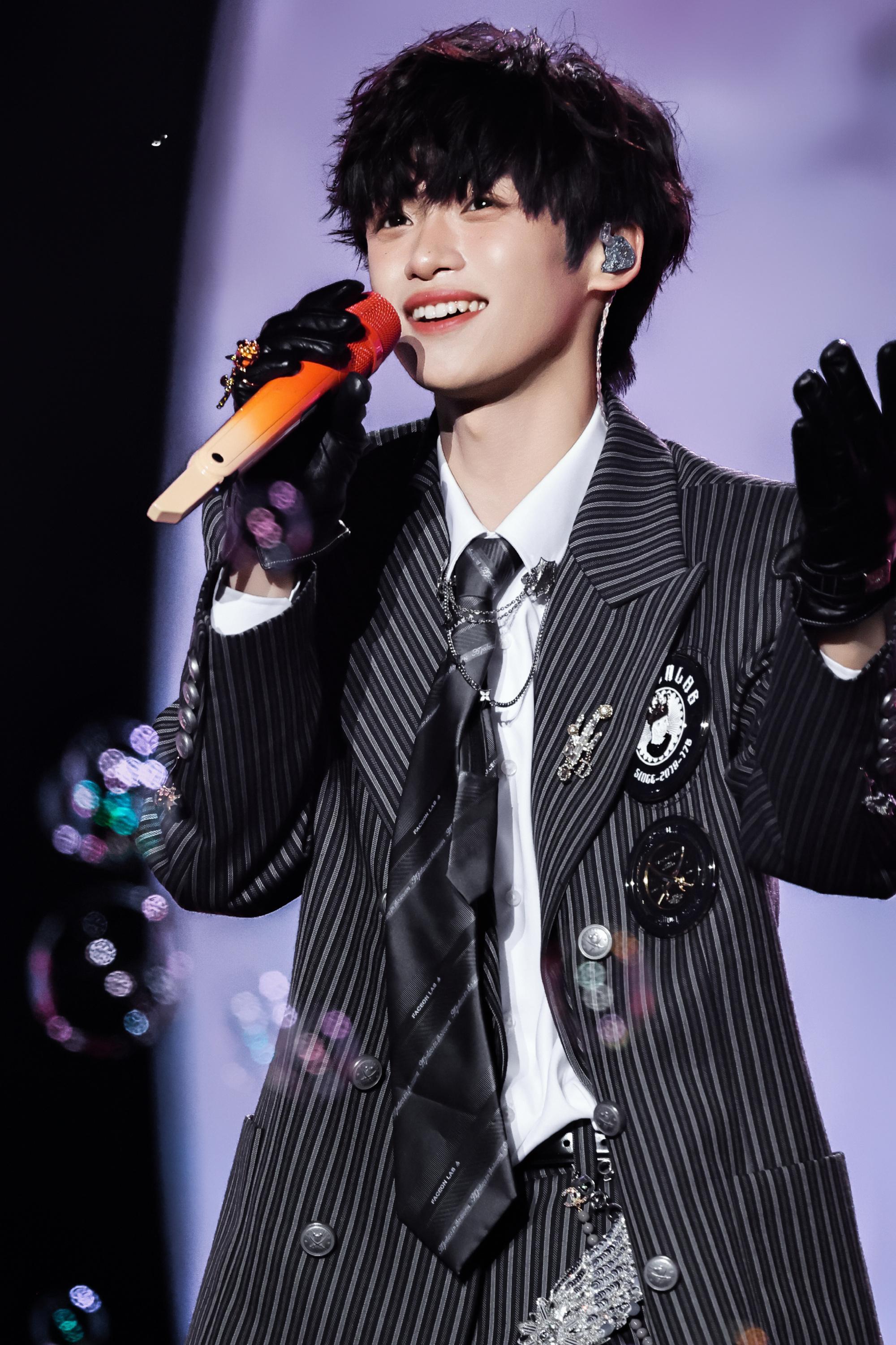 网易严选代言人梓渝 zy梓渝游点意思2026巡回演唱会 你是我朝思暮想的笔尖少年