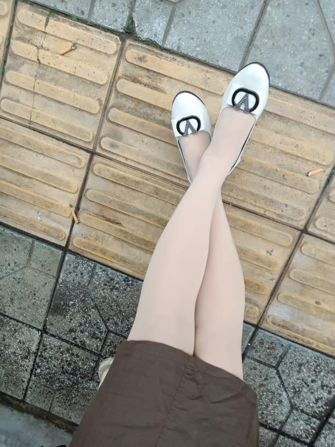 今天干啥都不在状态
写字 写得歪歪扭扭
短剧 刷得心浮气躁
音乐 听得毫无感觉