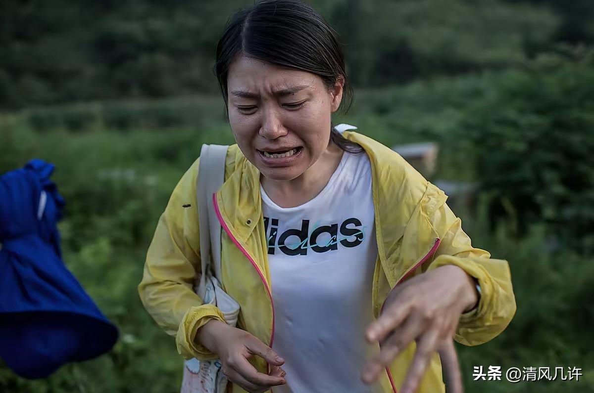 弟弟向姐姐借钱还债，姐姐不借，还立马全款买了套房!

弟弟得知姐姐离婚，分了60