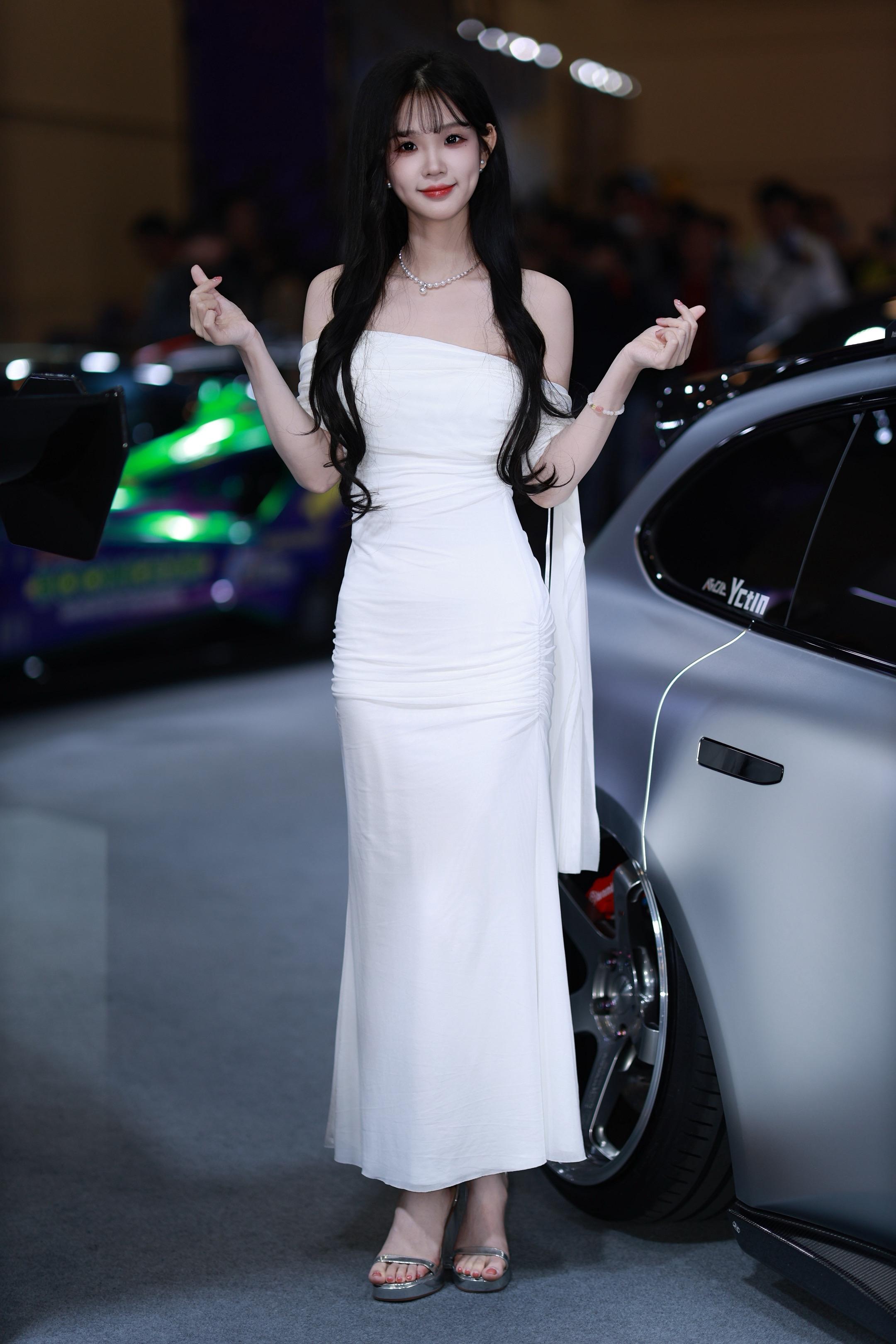 苏州gt show 最后一集。快看看有没有认识的车模小姐姐 📷：佳能...