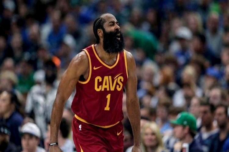 四万三千分之下，皆是徒劳的追赶者。
 
詹姆斯以43111分稳坐王座。场均26.