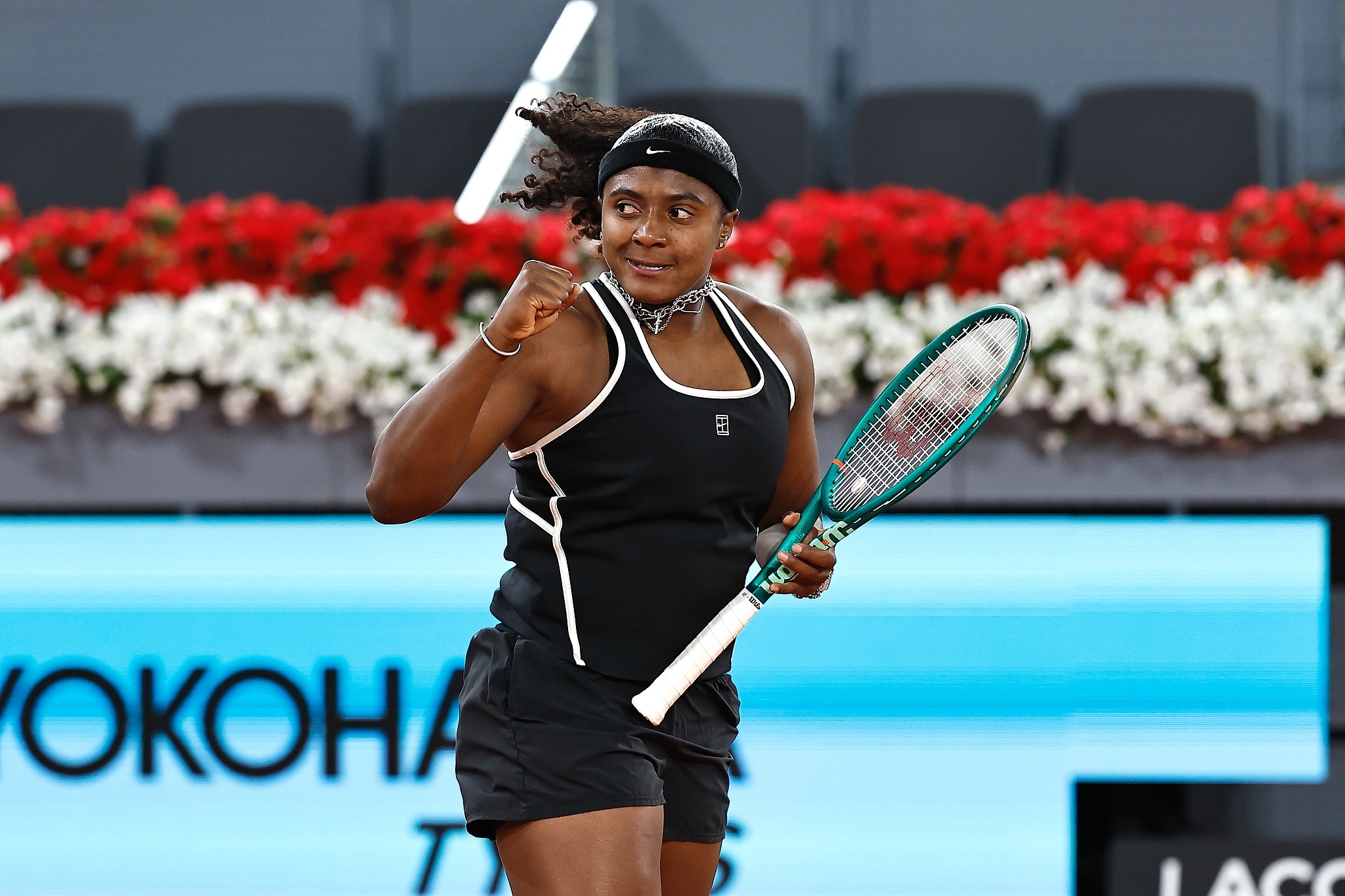 巴普蒂斯特救赛点逆转萨巴伦卡💣WTA1000马德里站1/4决赛，巴普蒂斯特在决