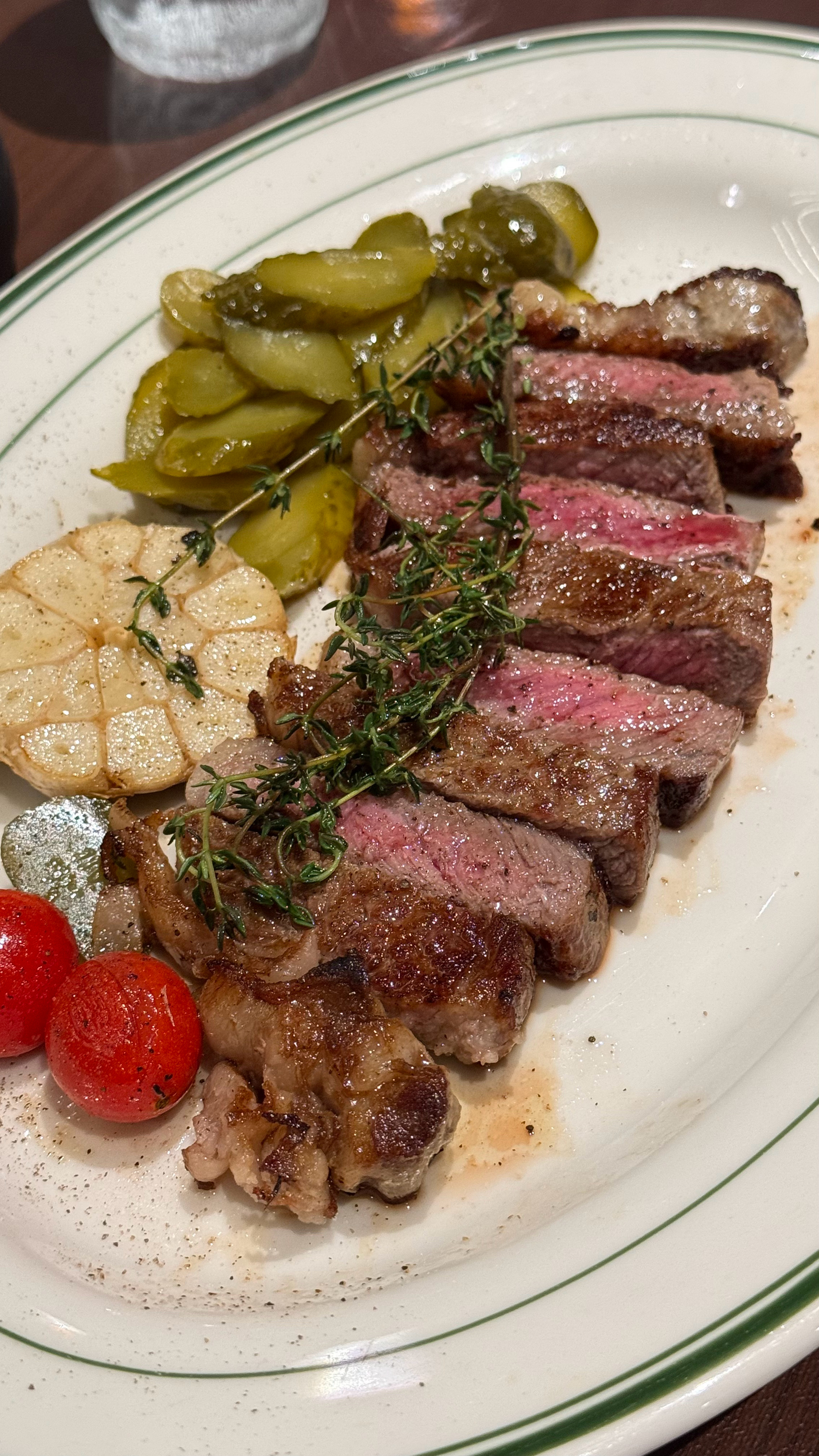 你们晚上吃什么？晚上喝点比我年纪还大的 