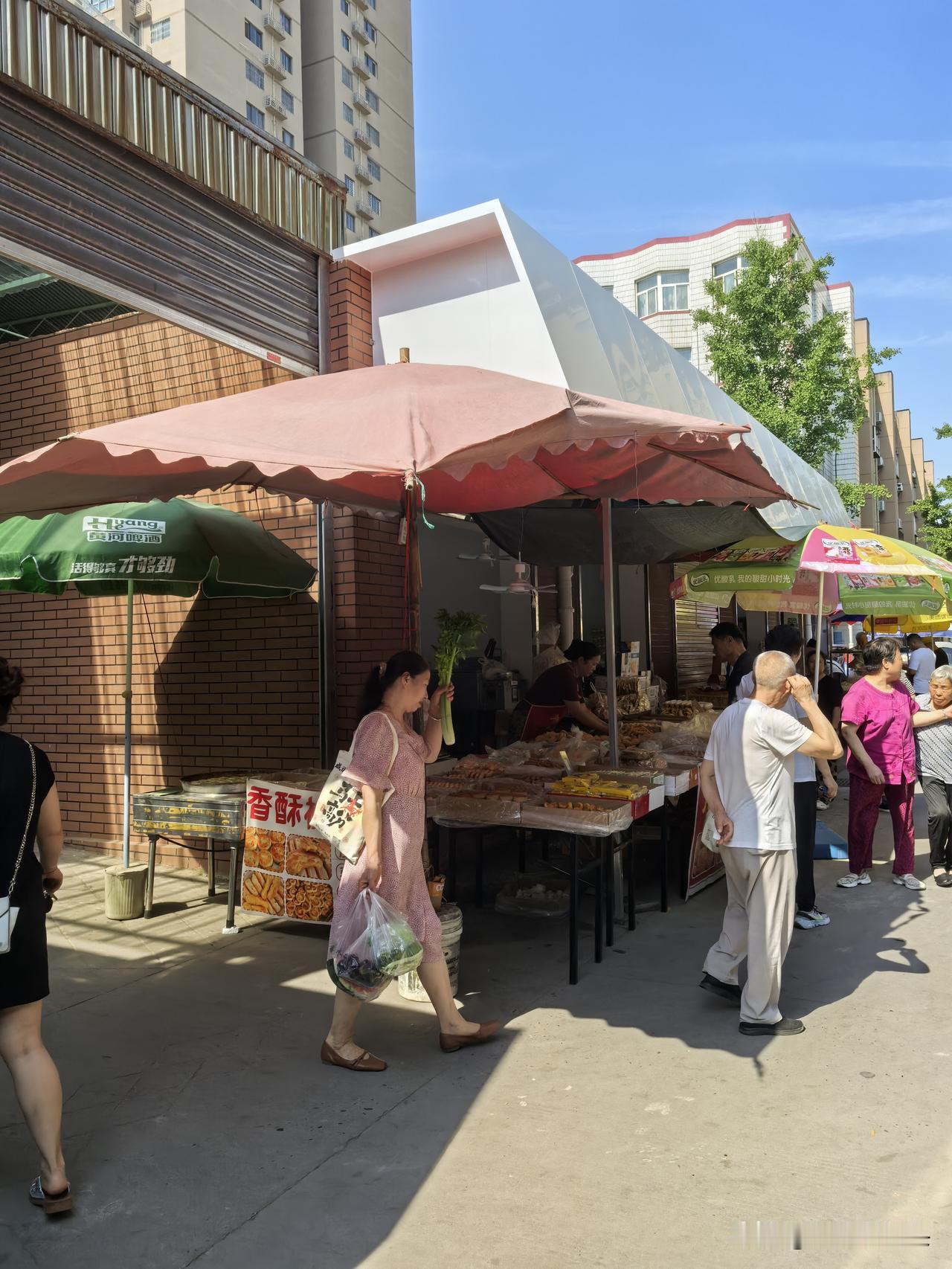 分享你镜头下的咸阳7月8日，到咸阳市渭城区华星小区办事。顺便到华星小区新修的便民