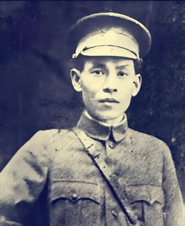 1921年，杜月笙带着30000大洋来找卢小嘉，求他放了黄金荣，但卢小嘉却说道：