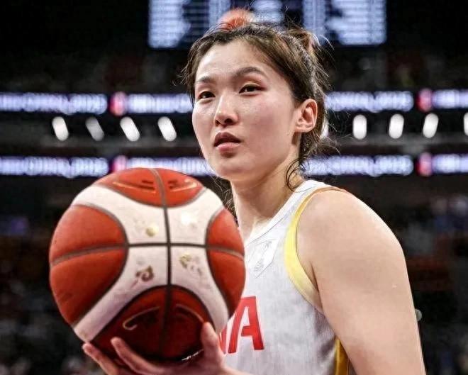 27 岁才挤进全明星首发，在一群天才少女中，翟若云这个“大龄菜鸟”凭什么能逆袭？