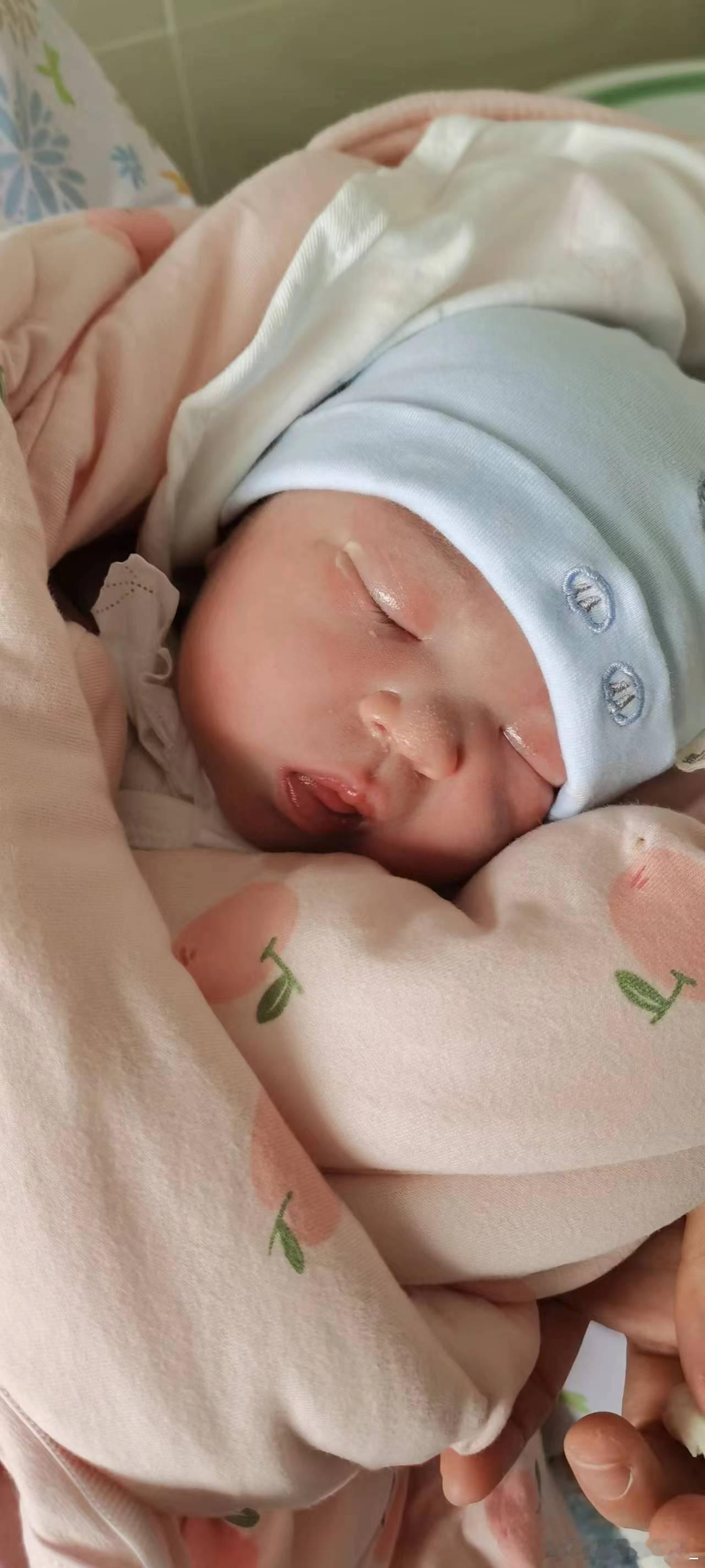 2024.01.11 我最勇敢的一天迎来了我们的宝贝女儿小十一👧爸爸妈妈对你没