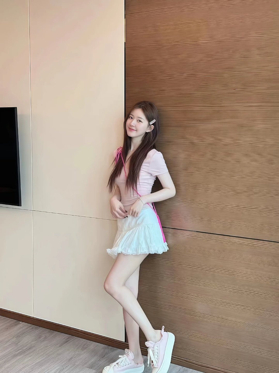 赵露思 zls赵露思 zls赵露思伊菲丹面膜代言人zls稚商不容思考 蝶亲吻了我