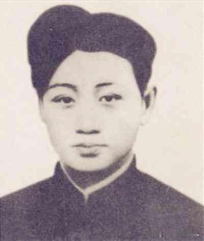 武克鲁
武克鲁（1921—1945.6.6），原名武师曾，小名曾兴儿，山西祁县贾