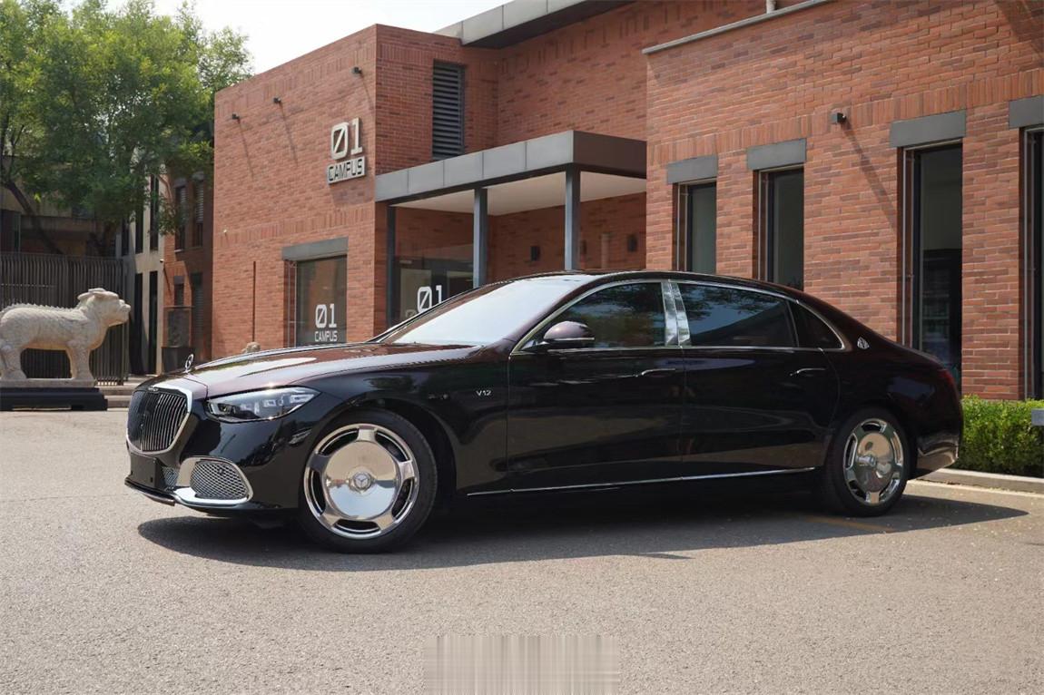 迈巴赫 S680 4MATIC碧玺红黑双拼/米内含税加10万裸车36×万有考虑的
