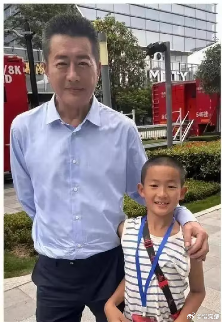 与江珊离婚后，他娶小16岁富婆定居上海老来得子，如今近况让人感慨 