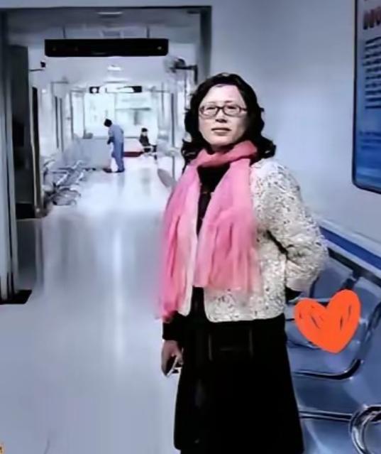一个62岁的女人，还在为生存挣扎。没有退休金，没有固定工作，没有等来那个“迟到”
