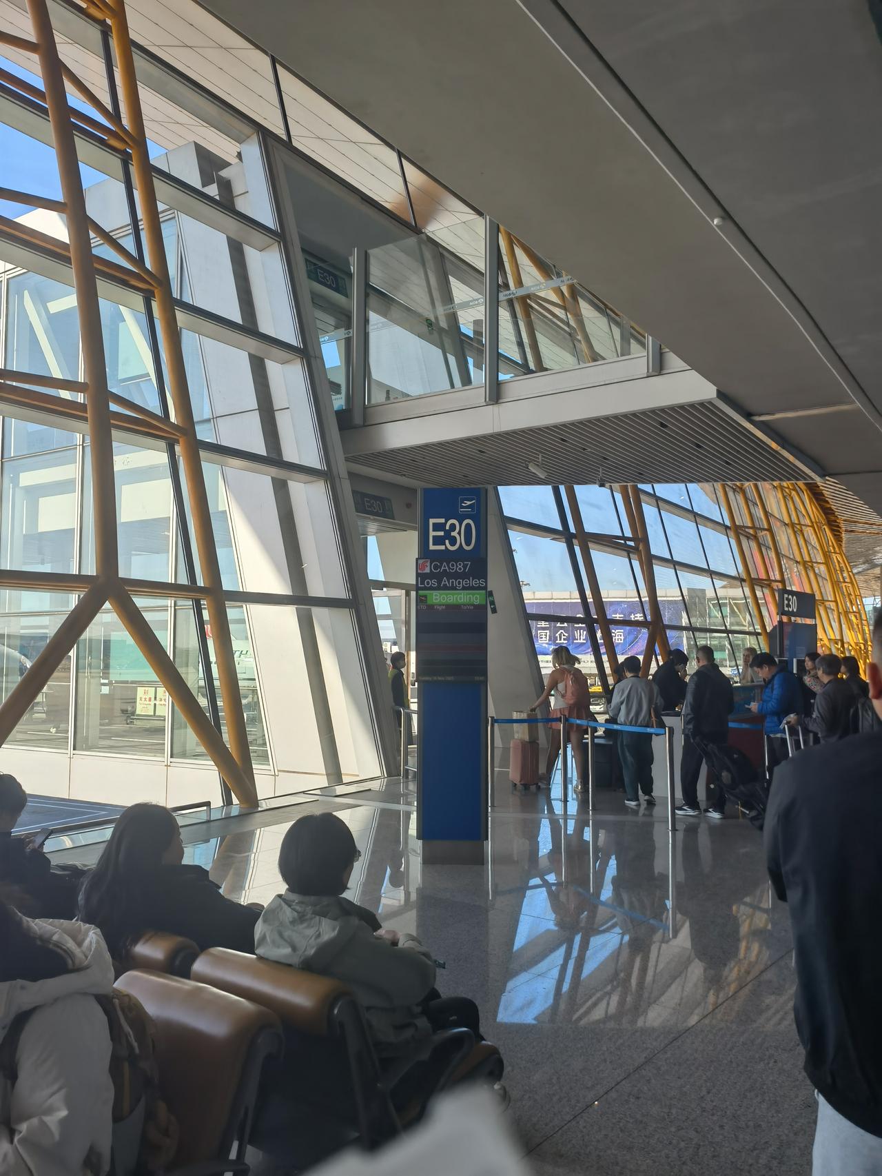 11月16日，此刻正在北京首都机场，准备前往美国🇺🇸洛杉矶参会。说实话，今天