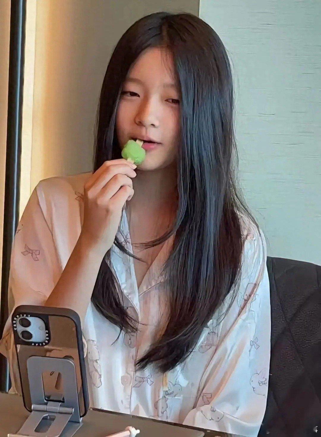 汪小菲宠女真相：命理师爆玥儿"帝王命格"！玥儿素颜完胜许曦文！最近有消息称，汪小