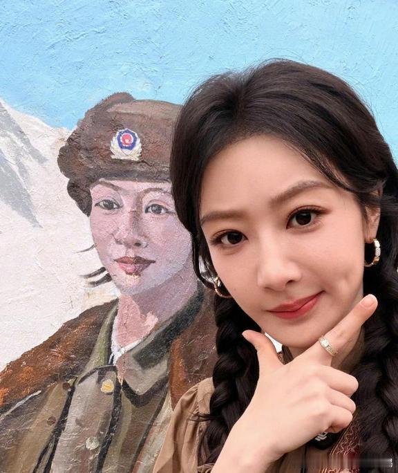 1. 赵丽颖的审美一直不太受认可，那些被吐槽土气的礼服都是她自己选的，并不是团队