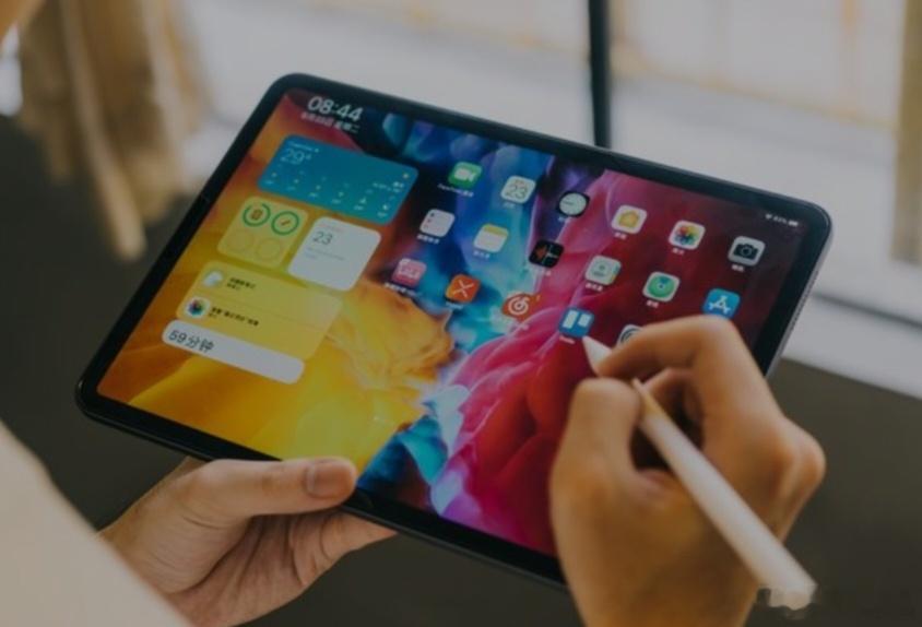 #iPad的生产力远比你想象的要大#，所以深层意思其实库克也知道大家并没有觉得i