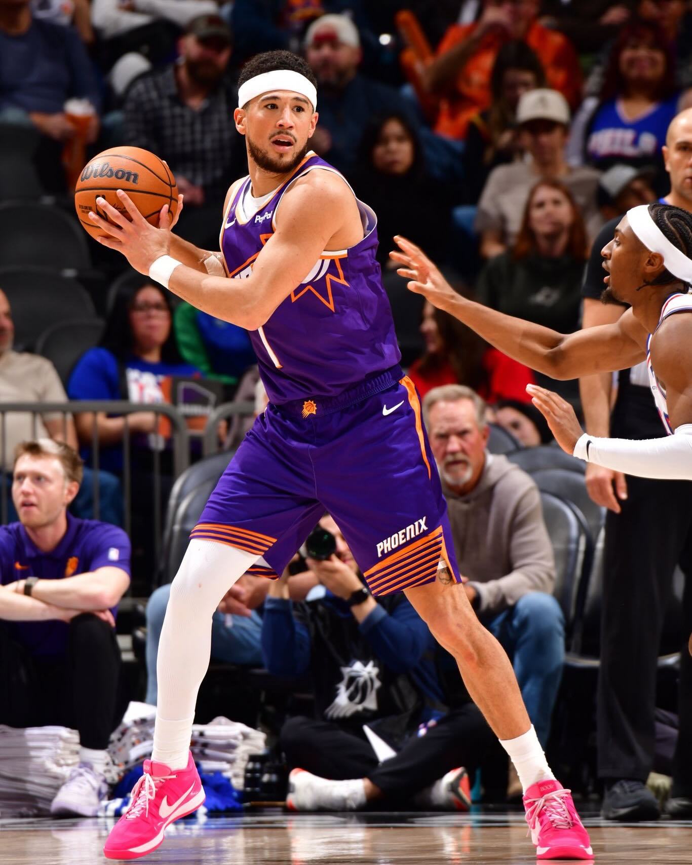 Devin Booker 穿着 Nike Book 2 “Kay Yow”亮相！