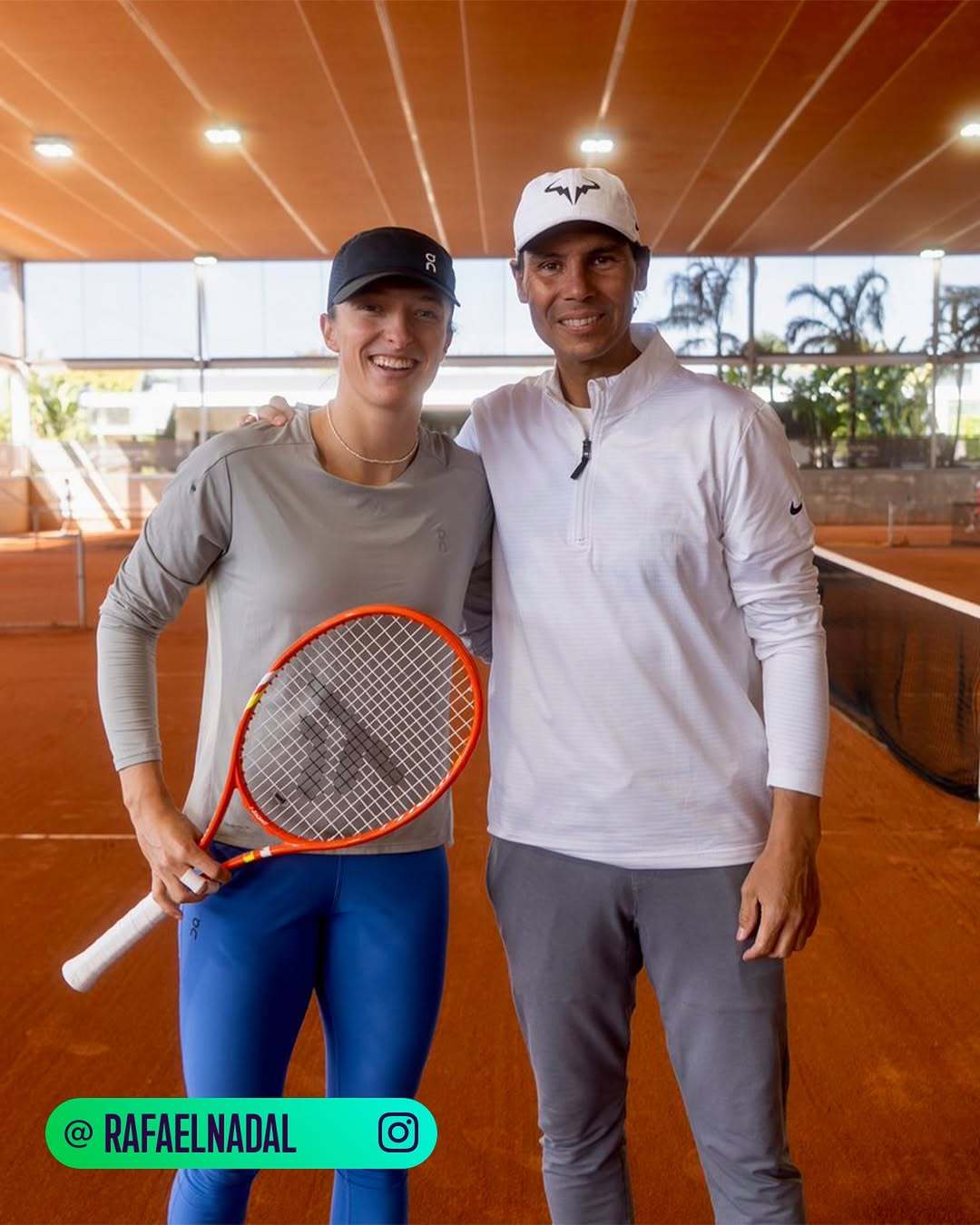 迎接红土赛季🧱斯瓦泰克近期在纳达尔网校备战，也得到了红土之王的亲自指导