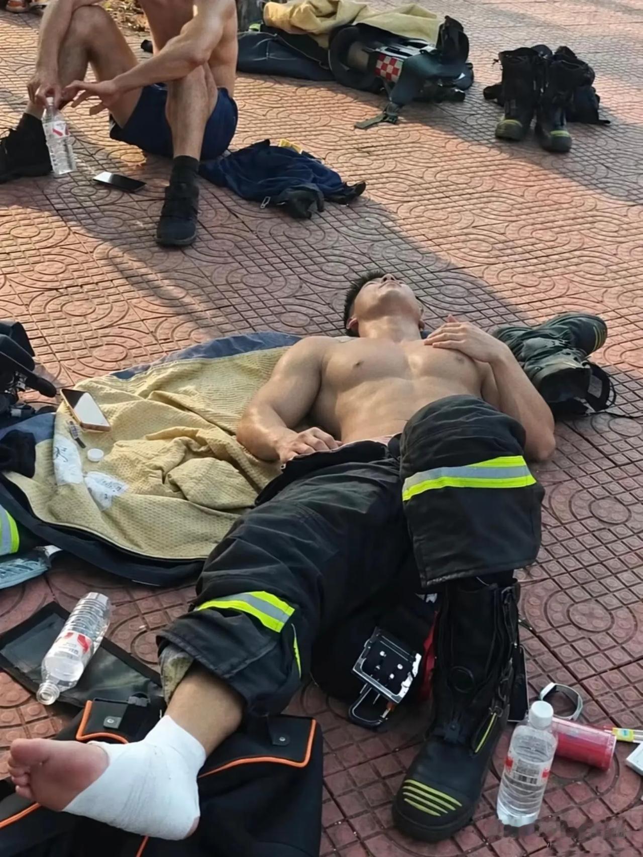无人超市、自动驾驶都普及了，为啥救火不多用机器人，减少消防员牺牲？很多人都想不通