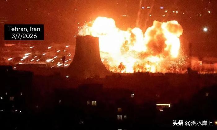 德黑兰的一场“黑雨”（油酸雨），让穆杰塔巴发誓“战至最后一息”，但却让特朗普“脊