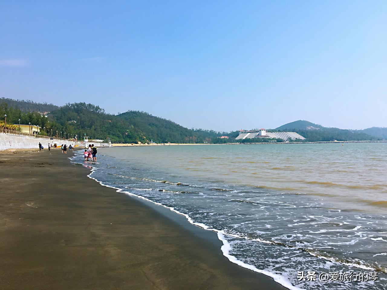 在去澳门黑沙海滩之前，去过夏威夷大岛黑沙滩，抱着看看有啥不同的心态，特意坐公交过