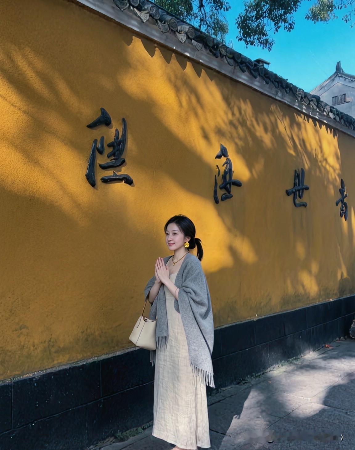 有些人，
就是有那种魔力，
你一出现，
对方心里所有沉睡的
感觉都被瞬间唤醒；