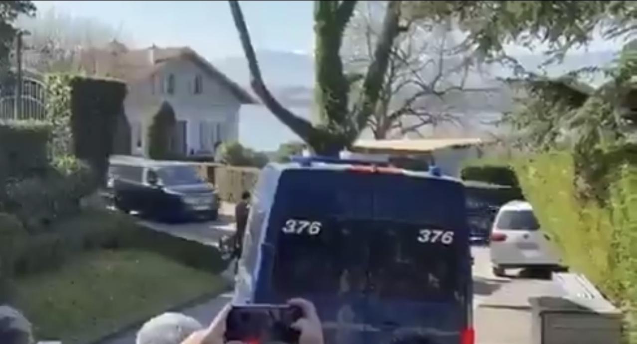 美国在日内瓦向伊朗提出的要求：

•摧毁全部三个核设施：福尔多（Fordow）、