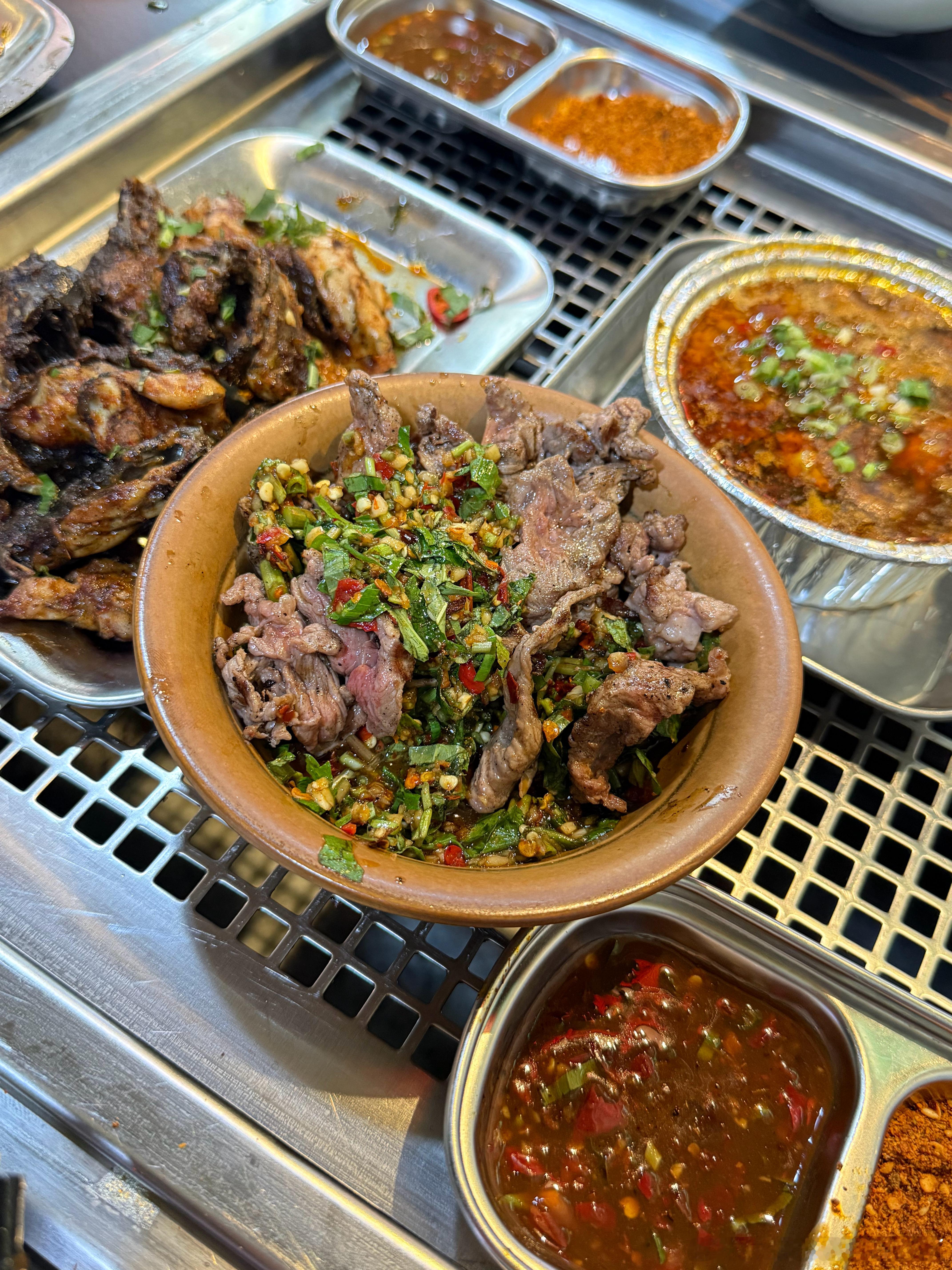 普洱人过的是什么好日子啊。。。。普洱烧烤美味之😋 