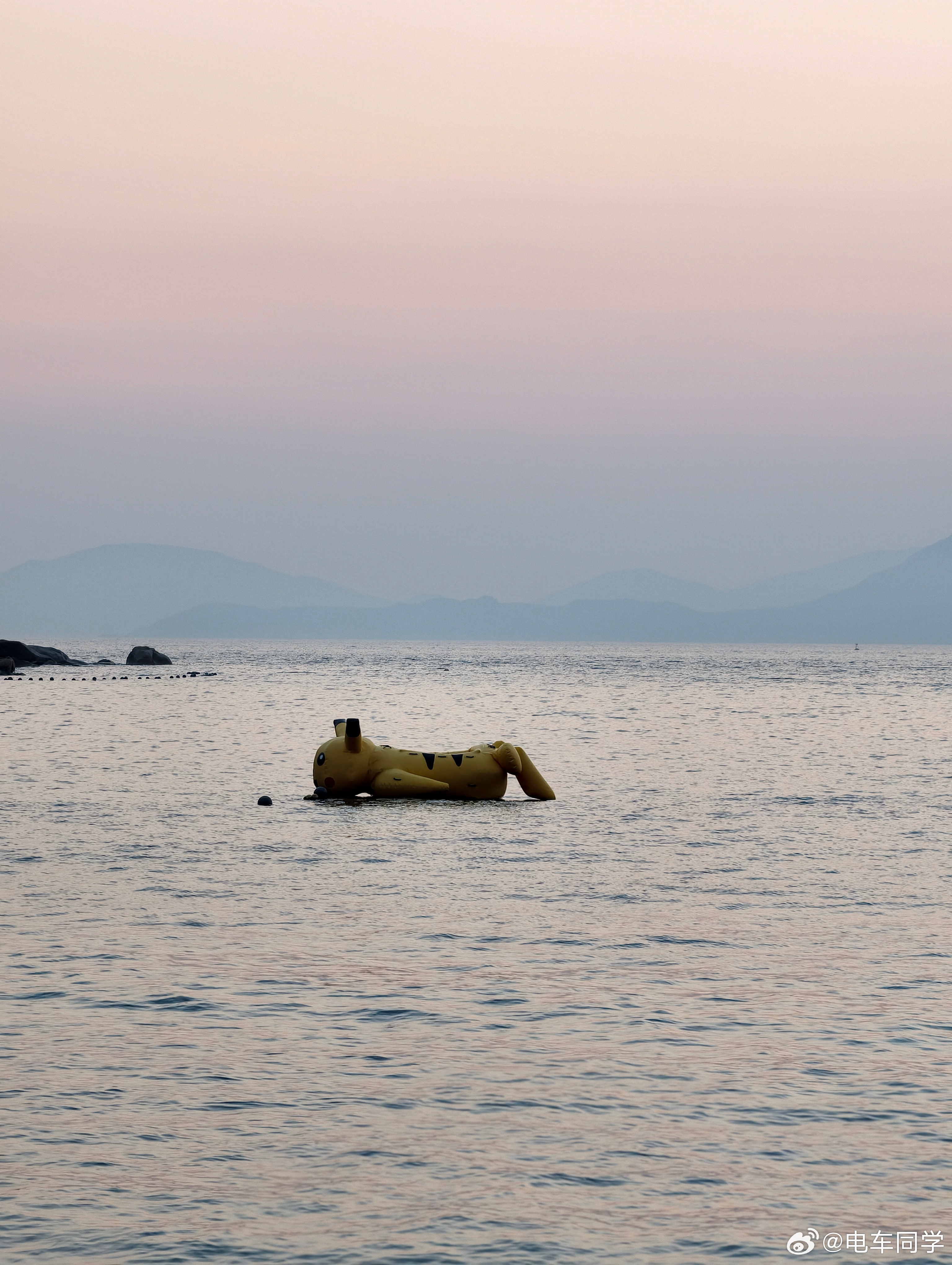 发现一只绝望的皮卡丘，话说 十万伏特和兆瓦闪充，哪个更快电车同学随便聊
