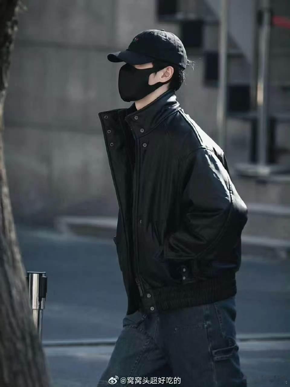 李昀锐皮衣男神李昀锐穿黑色皮衣李昀锐皮衣男神，好帅好帅